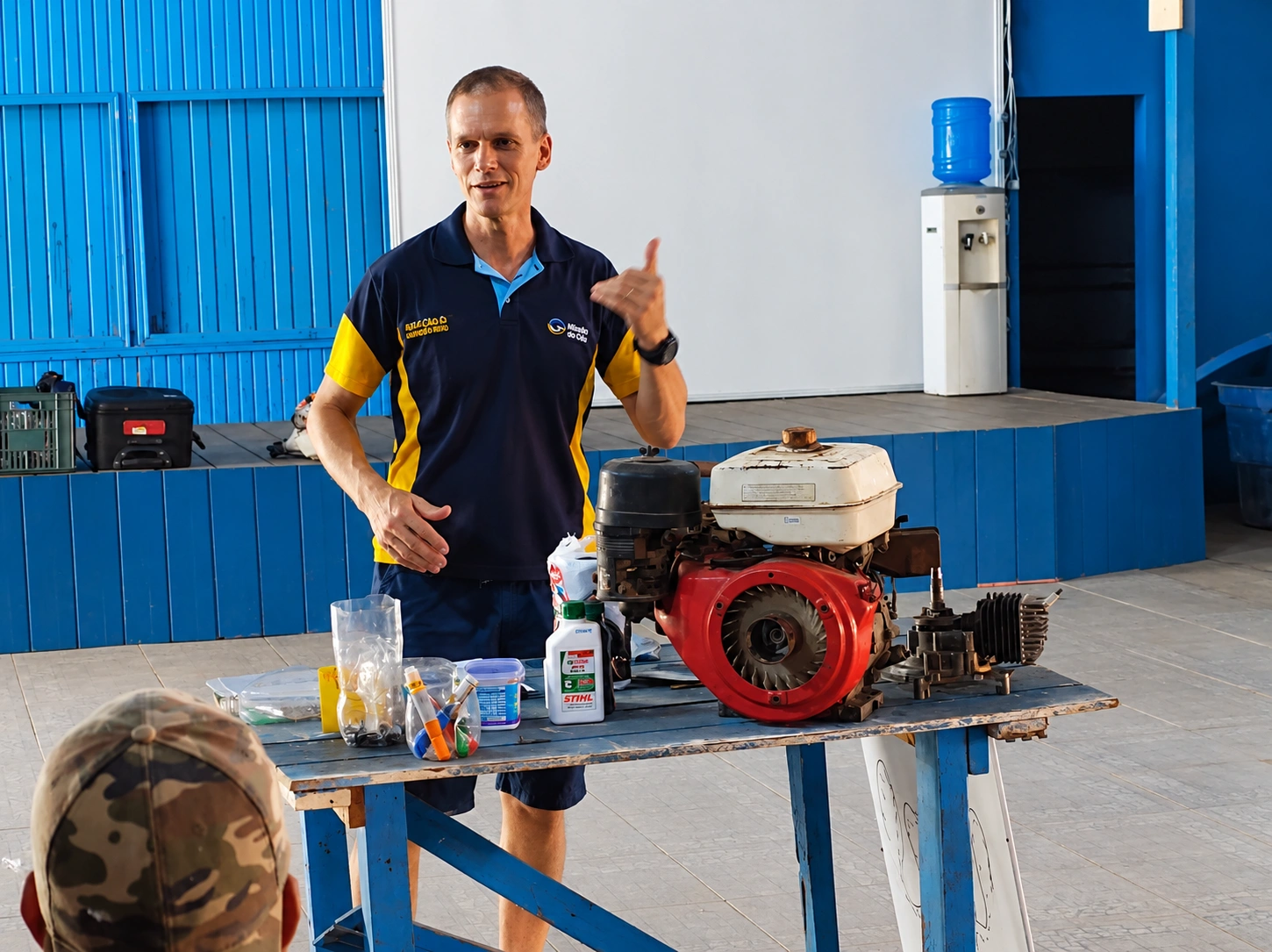 Capacitação técnica em manutenção de motores para comunidades ribeirinhas